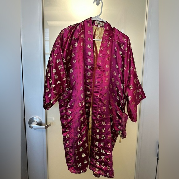 DA Shang Hai Other - NWT 100% silk kimono, vintage , Burgundy gold, Chinese characters, w/Belt  XL